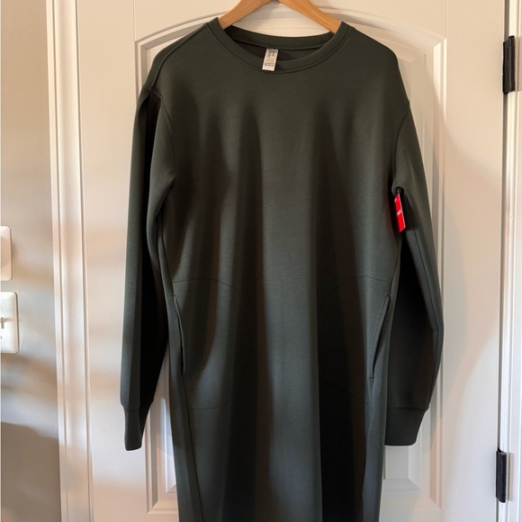 NWT Spanx Air Essentials Dress, Color: Dark Palm, Size Medium - Picture 7 of 7